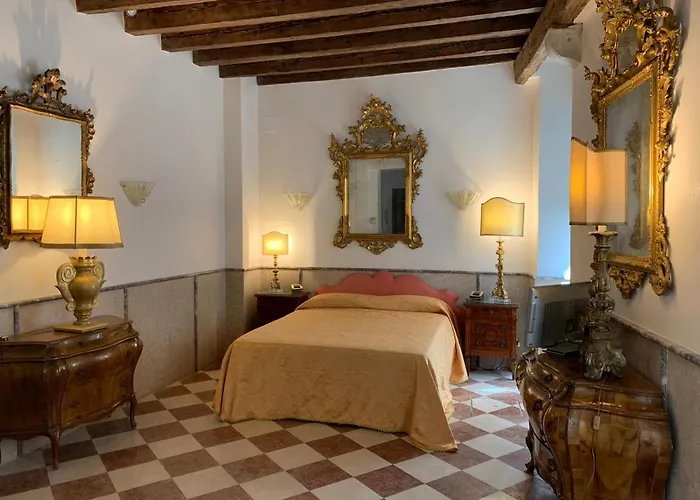 Luxury In San Marco With Canal View